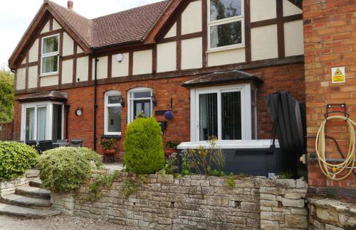 Arden Hill Farmhouse - Hot Tub, Snooker Table, Sleeps 16 - Foto 28