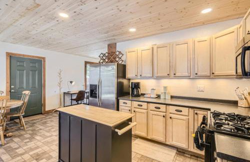 Cozy Wolfcamp Chalet with Hot Tub, Views with Fast Wifi - Foto 19