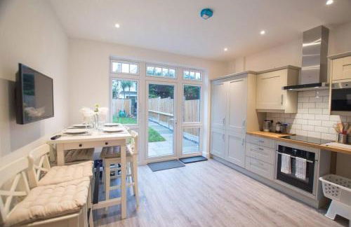 New stylish 4 bed house moments from Clacton beach - Foto 6