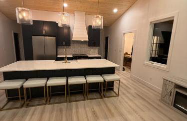 The Onyx - Walk to Falls, Hot Tub, Resort Access, Luxe Approved - Foto 51