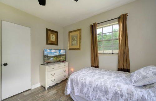 Hook, Line and Leisure Lakefront Gem with Porch! - Foto 28