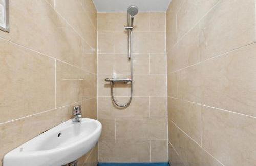 4BR North London I WiFi, Garden, Near Shops - Foto 57