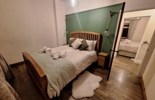 Grinlow Cottage - Photo 9