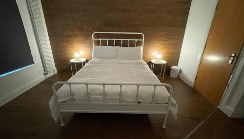 1 bedroom city centre apartment with free parking - Foto 5