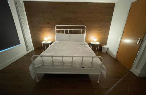 1 bedroom city centre apartment with free parking - Foto 5