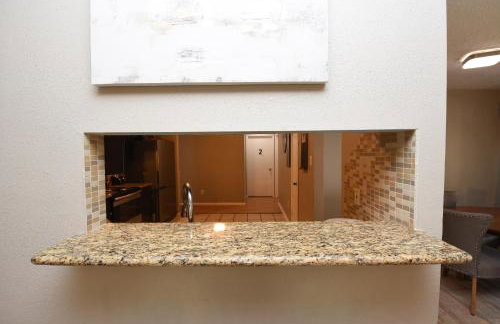 10 Minutes from IAH and Mall, Newly Rehabbed - Foto 18