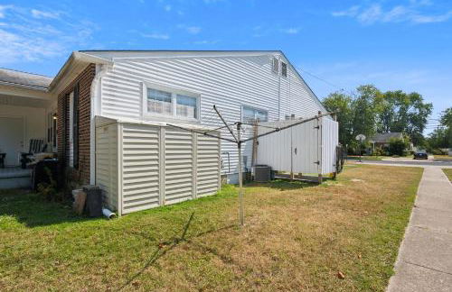 Cozy 2BR Condo - Beachside Bliss with Yard Space condo - Foto 29