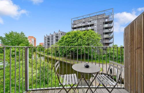 Cityfront Luxe Apt Near City Centre Facing Etihad & Coop Live, Free Parking - Foto 26