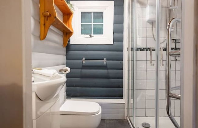 Rural 3 Bed Log Cabin Getaway - Foto 9