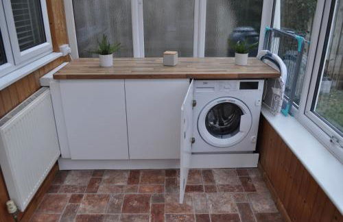 Cozy & Self Contained Garden Bungalow - Foto 21