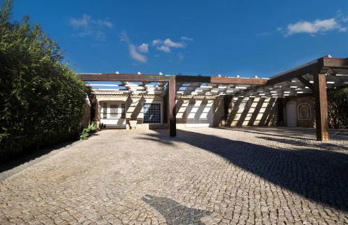 Golfinhos - MAGNIFICENT & SPACIOUS 5 BEDROOM VILLA - Foto 124