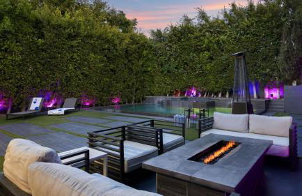 Private LA Retreat w Pool Hot Tub Fire Pit Near Melrose Ave The Martel House by AvantStay - Foto 2