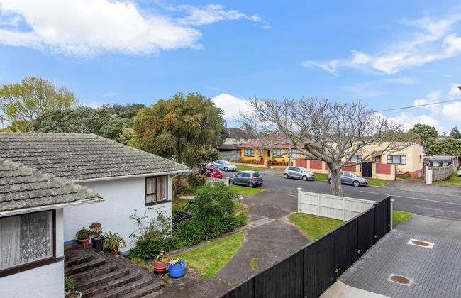 Central Oasis Townhouse with Parking - Photo 44