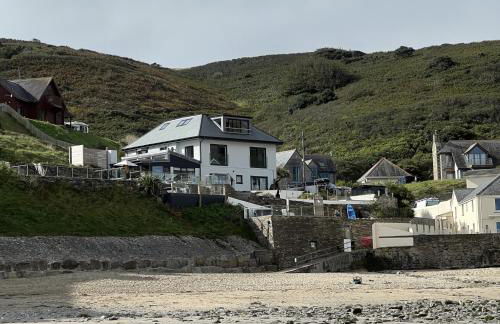 UPPER BEACH HOUSE - Photo 1