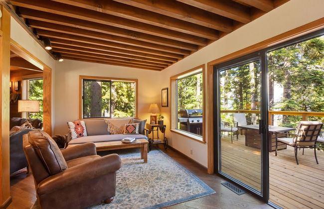 Snowshoe Cabin 3 Decks, BBQ & Hot Tub! - Foto 10