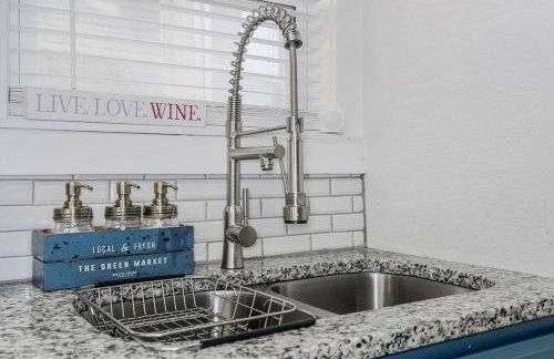 Modern Comfort in Historic Charm: 4BR KC Retreat - Foto 21