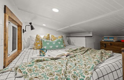 Rustic Cabin Retreat - Cozy Stove & Fresh Eggs - Foto 20