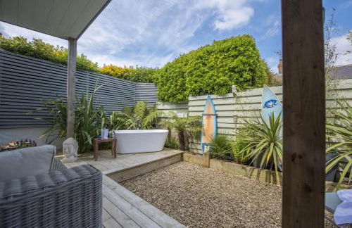 Two Bare Feet - Photo 29