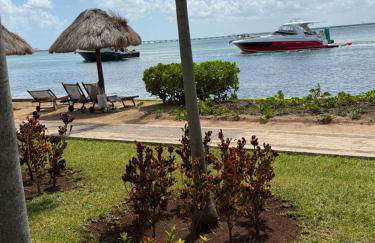 South Florida Spacious Oasis 4BR Retreat with 2 King Beds, Amazing Pool, near Beaches - Photo 3