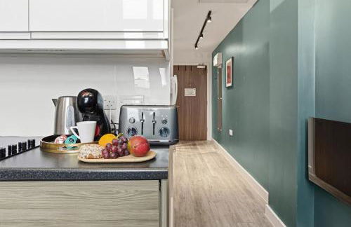 #115 ModernCity Escape Central Apartment- 10 mins to Royal Albert Dock Liverpool- Sleeps 4 - "Perfect for contractors and Families " - Foto 17