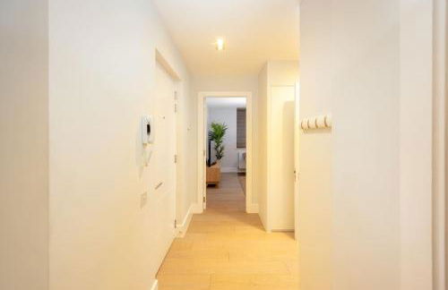 Luxury Apartment Next to the Beach New 2 Bedroom - Great Location - Fast WiFi - Smart TV - sleeps up to 4! Close to Purbeck, Corfe Castle, Sandbanks, Poole & Bournemouth - Foto 5