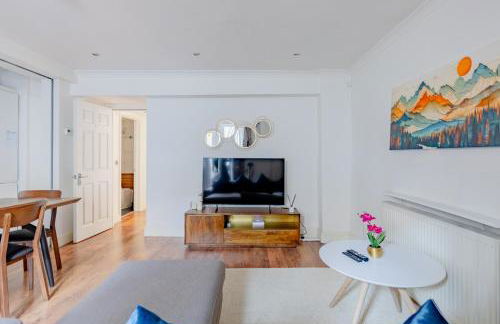 Snug 2BD Flat with Patio Heart of North London - Foto 18