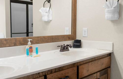Hickory Hideaway with Communal Pool Access - Photo 39