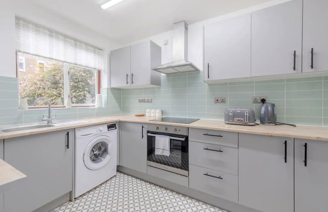 Central 3 Bedroom House With Garden - Foto 24