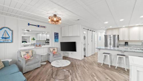 Spacious Dog-Friendly Unit with Game Room & Private Yard, Walk to East PCB Beach - Foto 4