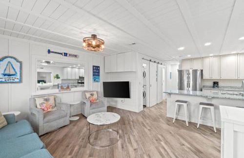 Spacious Dog-Friendly Unit with Game Room & Private Yard, Walk to East PCB Beach - Foto 4