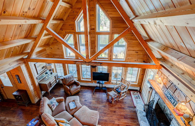 Mount Snow Cabin with Private Hot Tub by RedAwning - Foto 14