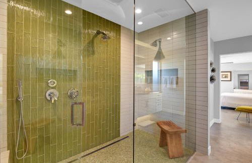 Ultra-Luxury- Resort Style Private Compound-Close to Everything- 3BD/2.5BA - Foto 21