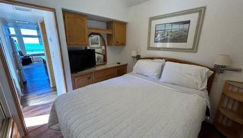 Ocean Front Cabin 15, Jacuzzi & Sensational Views - Photo 5