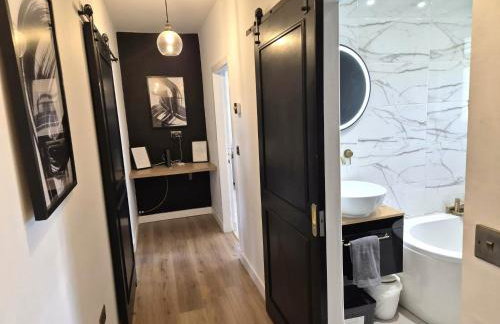 Spotless 2BR Flat with Parking, Garden, Wifi, Netflix, Sleeps 6 - Foto 24