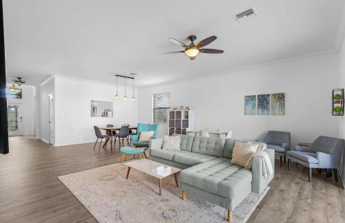 Enchanting 3 Bedroom Home Waterfront Pool and Spa - Foto 19