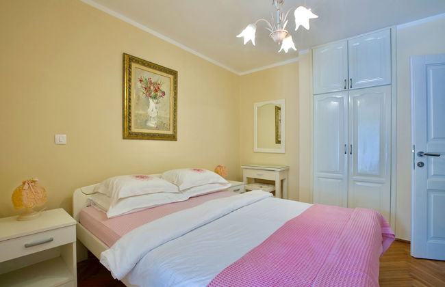 Marinero Apartments - Photo 2