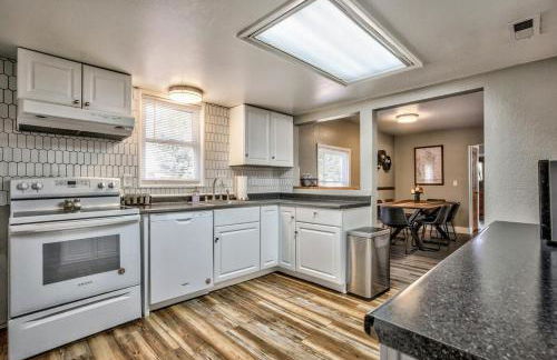 The Vibrant Victorian Hot Tub & Fire Pit in OCC - Foto 15