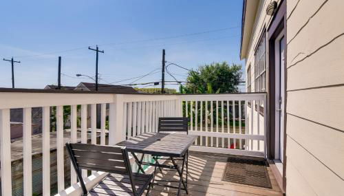 Deck and Shared Hot Tub Apt 3 Mi to Dtwn Galveston! - Foto 2
