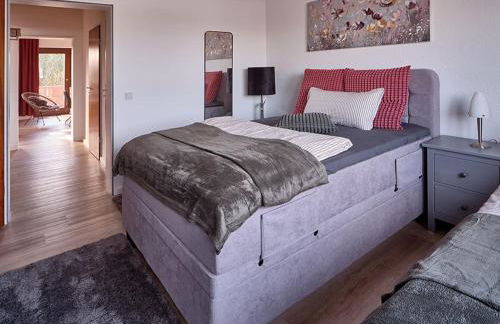 KATARINAS HOUSE mit 2 FeWo stilvoll, gemütlich & zentral Boxspringbett, Parkplatz, Balkon oder Garten - Foto 13