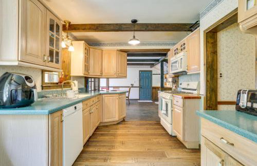 Sparrow Bush Retreat w/ Pool & Screened Porch - Foto 10