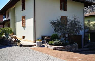 Apartment Sweet Retreat - Photo 1