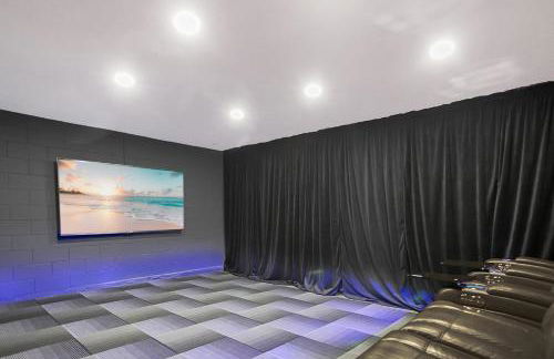 Dream Stay Orlando with a pool and home theater - Photo 9