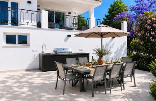 Villa with private pool & outdoor kitchen - Photo 51