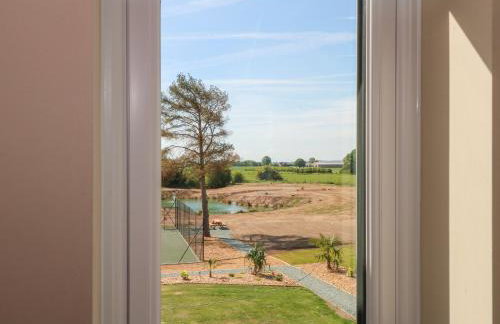 Meadow Manor And Spa - Photo 45