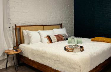 Jungle House Columbus Downtown Free Parking Sleeps 8 - Steps to Convention Center & Nationwide Arena - 2BR Short North Luxury Home - Over 5,800 Five Star Stays - Foto 6