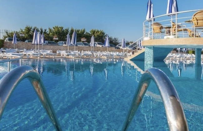 1-bed Modern Sea View Apartment in Aparthotel - Photo 14