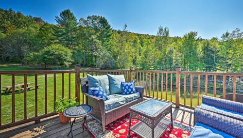 Cozy Apt with Hot Tub and Deck, 10 Mi to Stowe Resort! - Foto 2