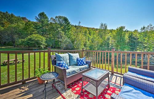 Cozy Apt with Hot Tub and Deck, 10 Mi to Stowe Resort! - Foto 2