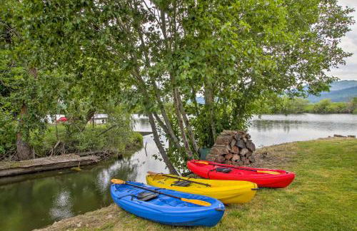 Waterfront Cabin with 2 Boat Docks and Mtn Views! - Foto 25