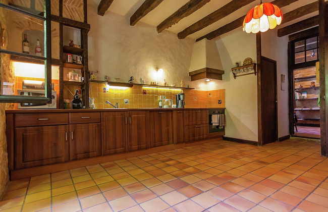 Spacious Farmhouse With Private Heated Pool in a Rustic Garden - Foto 20